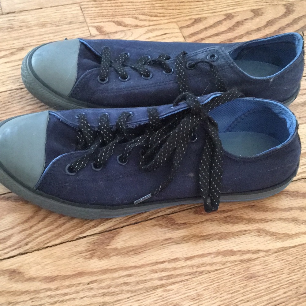 Blue converses - Picture 2 of 2